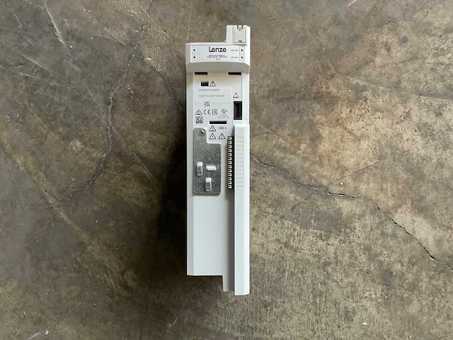 Lenze i51ae222f10v10000s frequentieregelaar - afbeelding 1 van  4