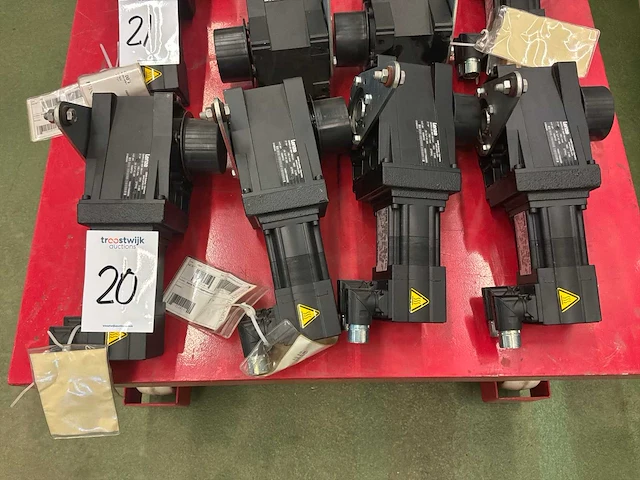 Lenze mcs 06c41-rs0b0-z0b0-st5s00n-r0su servomotor (4x) - afbeelding 7 van  7