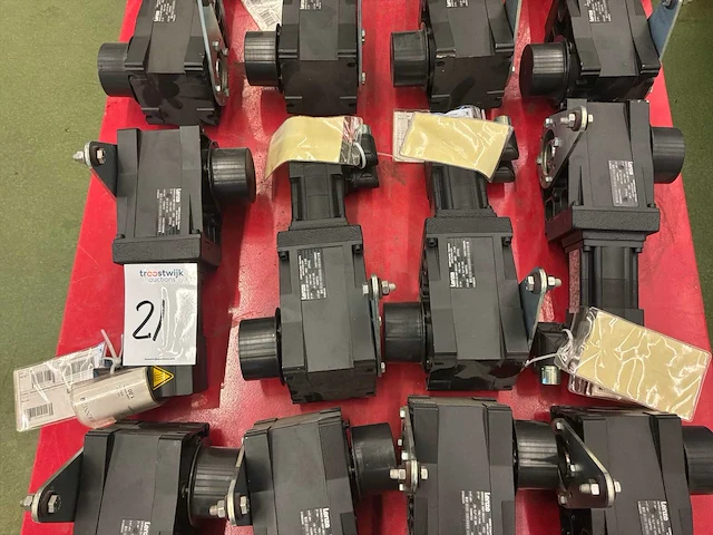 Lenze mcs 06c41-rs0b0-z0b0-st5s00n-r0su servomotor (4x) - afbeelding 7 van  7