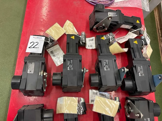Lenze mcs 06c41-rs0b0-z0b0-st5s00n-r0su servomotor (5x) - afbeelding 7 van  7