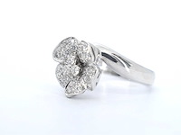 Leo pizzo - witgouden ring met diamanten in bloemvorm - afbeelding 7 van  11