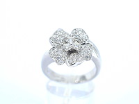 Leo pizzo - witgouden ring met diamanten in bloemvorm - afbeelding 8 van  11