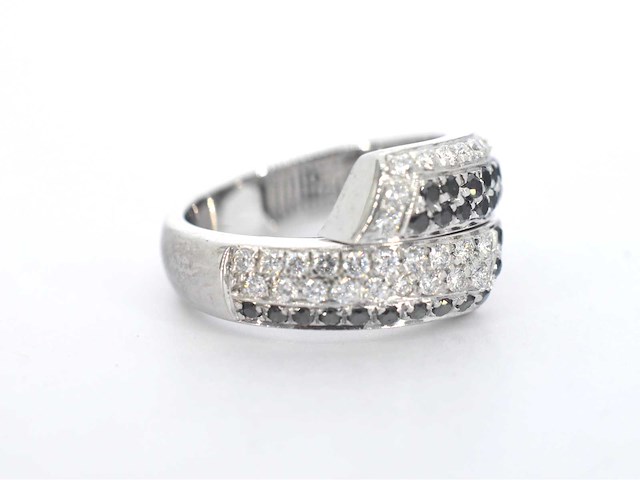 Leo pizzo - witgouden ring met zwarte en witte diamant - afbeelding 2 van  12