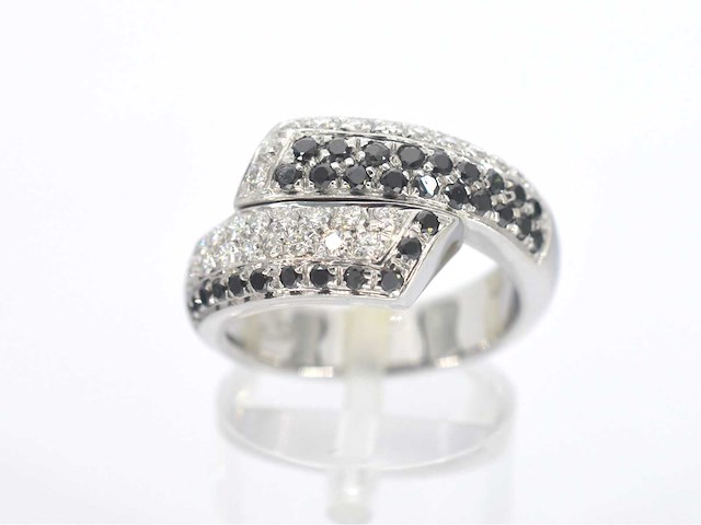 Leo pizzo - witgouden ring met zwarte en witte diamant - afbeelding 3 van  12