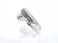 Leo pizzo - witgouden ring met zwarte en witte diamant - afbeelding 6 van  12