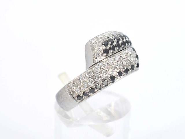 Leo pizzo - witgouden ring met zwarte en witte diamant - afbeelding 8 van  12