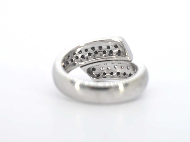 Leo pizzo - witgouden ring met zwarte en witte diamant - afbeelding 11 van  12