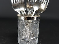 Lepel beker met rand (geen merken gevonden) met verzilverde lepeltjes - afbeelding 1 van  5