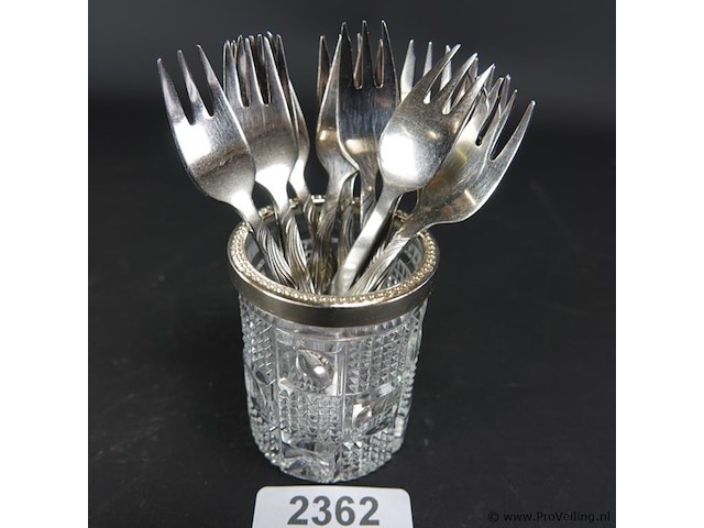 Lepel beker met rand (geen merken gevonden) met verzilverde lepeltjes - afbeelding 2 van  5