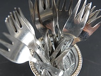 Lepel beker met rand (geen merken gevonden) met verzilverde lepeltjes - afbeelding 4 van  5