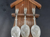 Lepelrek met tinnen lepels - afbeelding 1 van  5