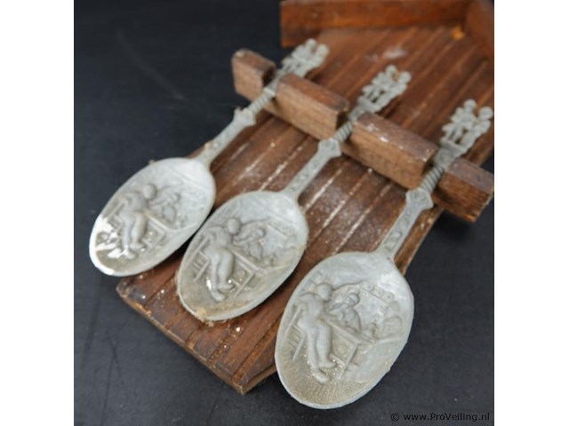 Lepelrek met tinnen lepels - afbeelding 3 van  5