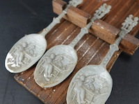 Lepelrek met tinnen lepels - afbeelding 3 van  5