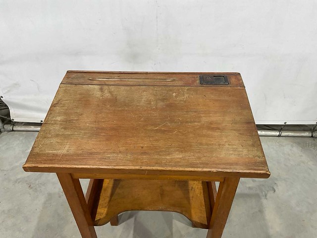 Leraren lessenaar - afbeelding 6 van  7