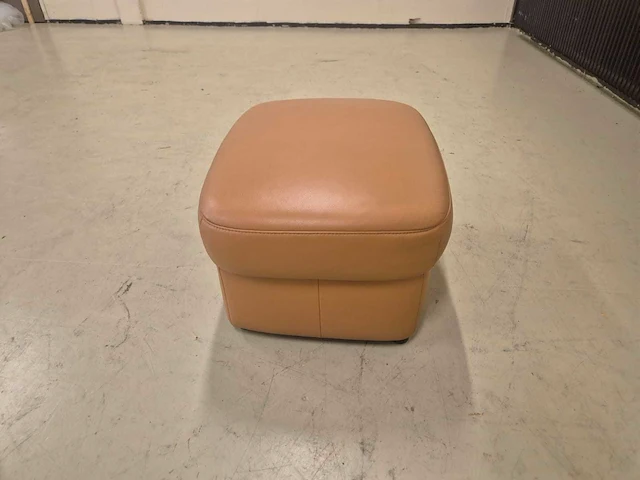 Leren - hocker - poef - pouf - afbeelding 4 van  7