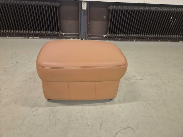 Leren - hocker - poef - pouf - afbeelding 5 van  7