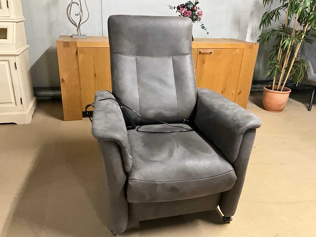 Leren elektrische relaxfauteuil sta op stoel - afbeelding 9 van  19