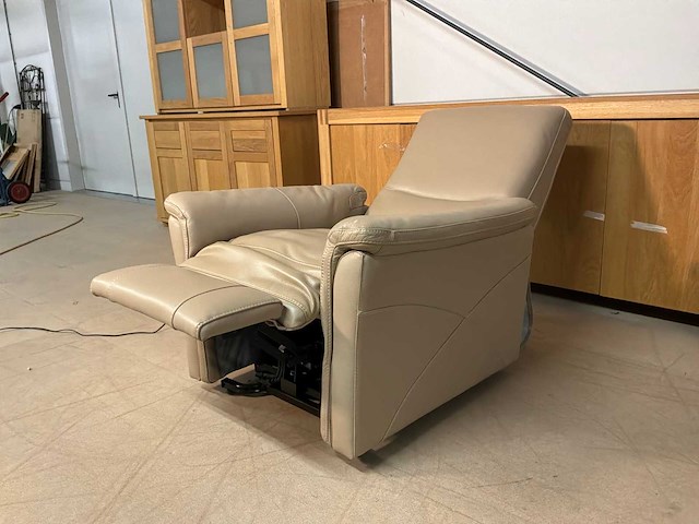 Leren sta-op fauteuil - afbeelding 4 van  10