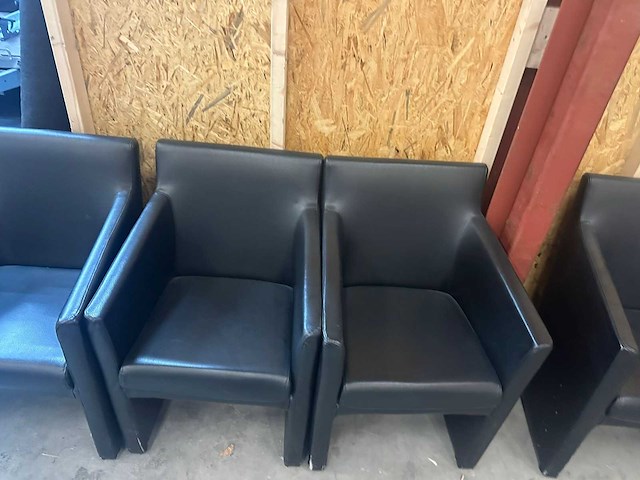 Leren stoelen - waiting room chair - afbeelding 1 van  1