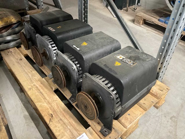 Leroy somer lsa 35 m7 - monofase stroomgenerator (4x) - afbeelding 1 van  2