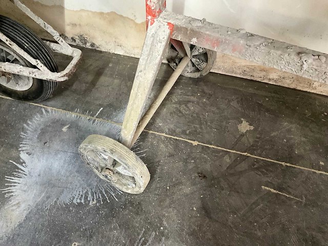 Lescha sm 145 betonmolen en divers - afbeelding 8 van  11