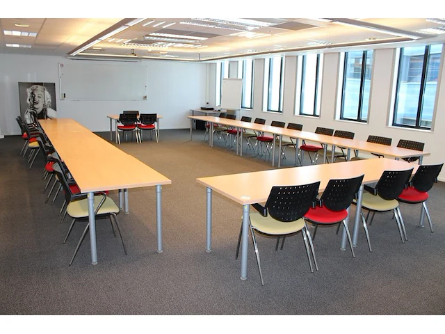 Lesopstelling bestaande 15 werktafels ( 140 x80 x 72 cm) en 27 stoelen bum - afbeelding 1 van  7