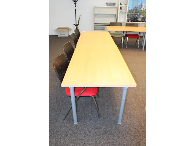 Lesopstelling bestaande 15 werktafels ( 140 x80 x 72 cm) en 27 stoelen bum - afbeelding 4 van  7