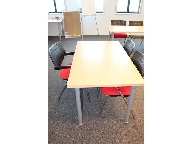 Lesopstelling bestaande 15 werktafels ( 140 x80 x 72 cm) en 27 stoelen bum - afbeelding 6 van  7
