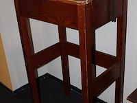 Lessenaar met scharnierend blad. afmeting 70 x 51 x 120 cm. - afbeelding 2 van  3