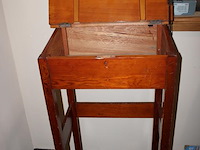 Lessenaar met scharnierend blad. afmeting 70 x 51 x 120 cm. - afbeelding 3 van  3