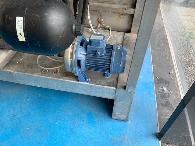Lets waterpomp met buffertank - afbeelding 11 van  22