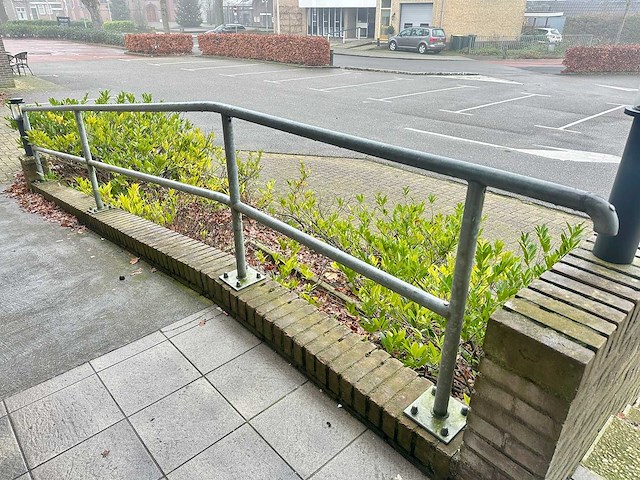 Leuningen gegalvaniseerd staal 9 meter - afbeelding 1 van  8