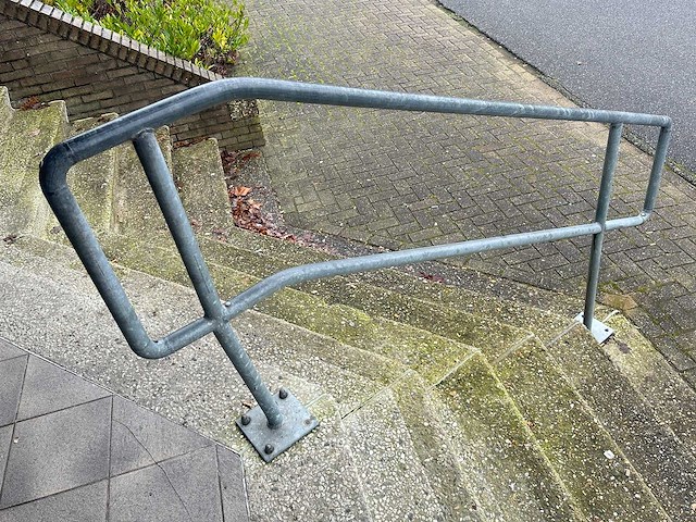 Leuningen gegalvaniseerd staal 9 meter - afbeelding 2 van  8
