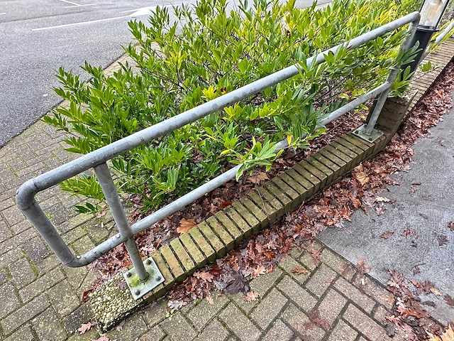 Leuningen gegalvaniseerd staal 9 meter - afbeelding 7 van  8