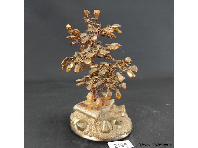 Levensboompje op stenen basement - afbeelding 2 van  5