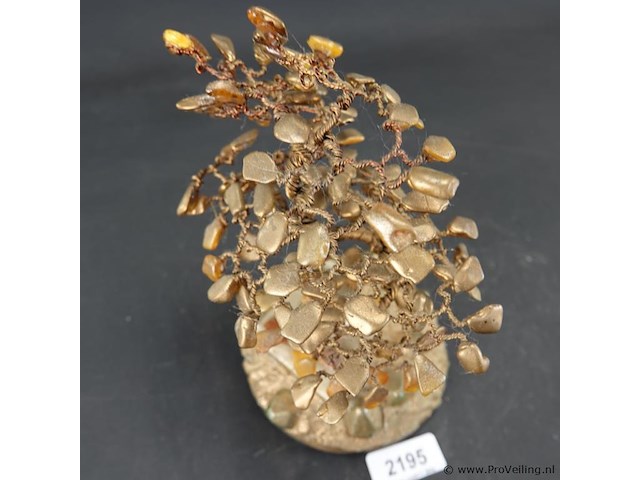 Levensboompje op stenen basement - afbeelding 4 van  5