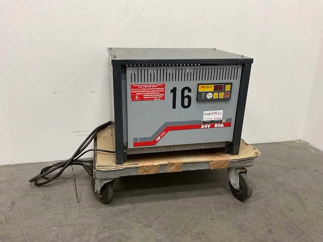 Lever - m3 24/80fl - acculader - afbeelding 1 van  7