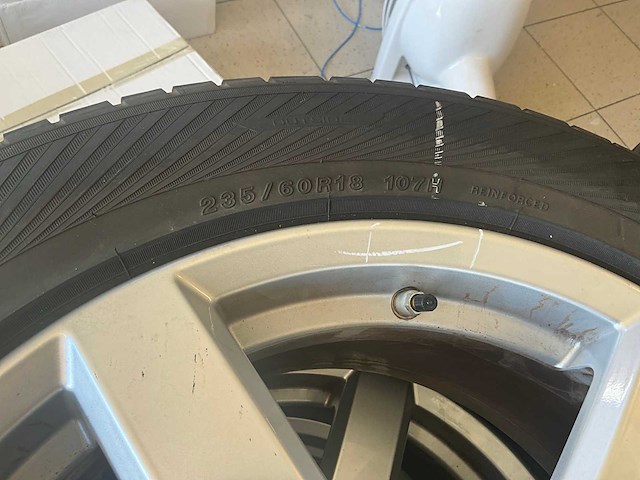 Lexus lichtmetalen velgen 18inch - afbeelding 1 van  3