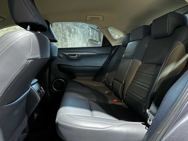 Lexus nx 300h executive line 2.5 awd 184pk 2021 plug-in hybrid, kgk-71-f - afbeelding 30 van  44