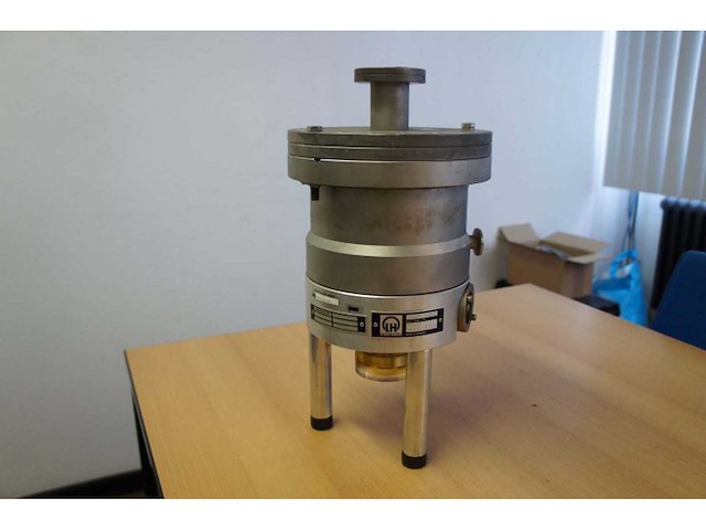 Leybold - 360 csv - turbo vacuümpomp - afbeelding 1 van  3
