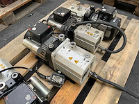 Leybold dubbeltrs oliegesmeerde vacuümpomp (4x) - afbeelding 5 van  7