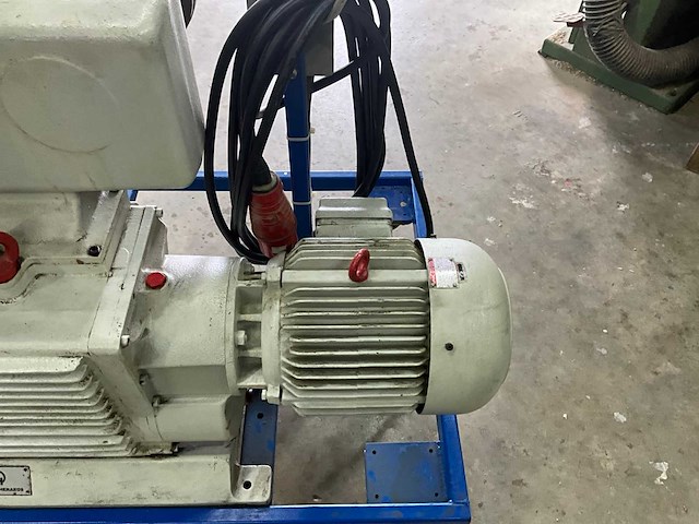 Leybold-heraeus vp300 rotary vane vacuümpomp - afbeelding 11 van  13