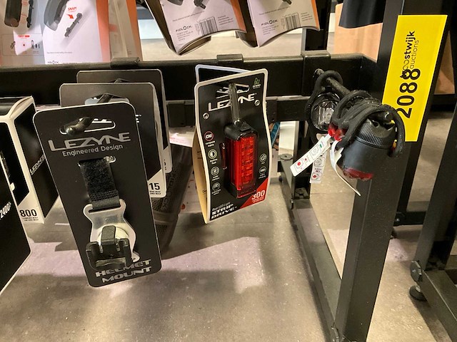 Lezyne fietsverlichting en helmet mount (8x) - afbeelding 1 van  5