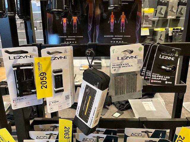 Lezyne gereedschappen en fietsonderdelen (18x) - afbeelding 1 van  3