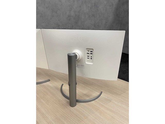Lg - 27" monitoren op voet - dp, hdmi, usb-c - afbeelding 2 van  14