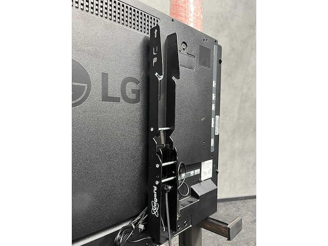Lg - 32" full hd monitor met muurbeugel - afbeelding 2 van  11