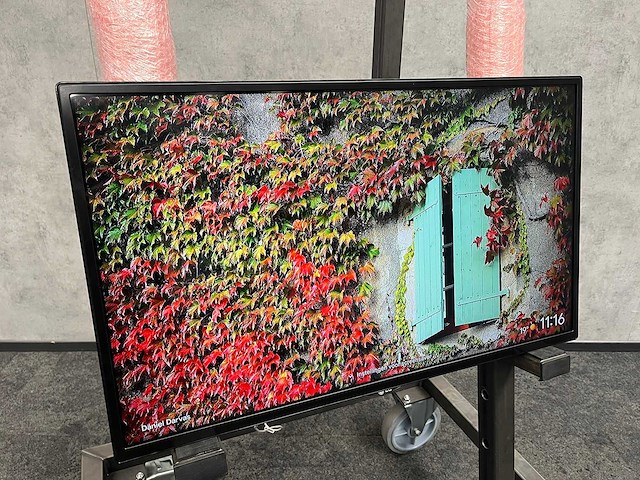 Lg - 32" full hd monitor met muurbeugel - afbeelding 1 van  11