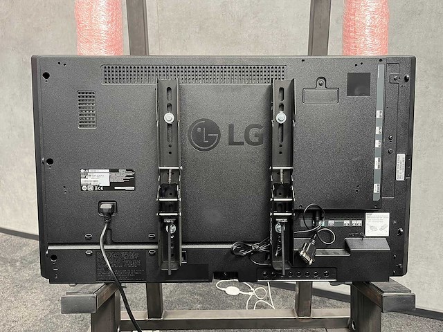 Lg - 32" full hd monitor met muurbeugel - afbeelding 8 van  11