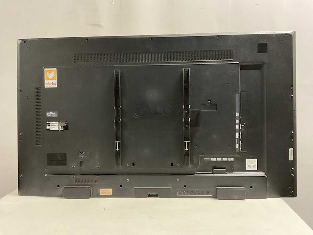 Lg - set van 2 stuks 55-inch full hd grootformaat schermen (inclusief muurbeugel) - afbeelding 3 van  7