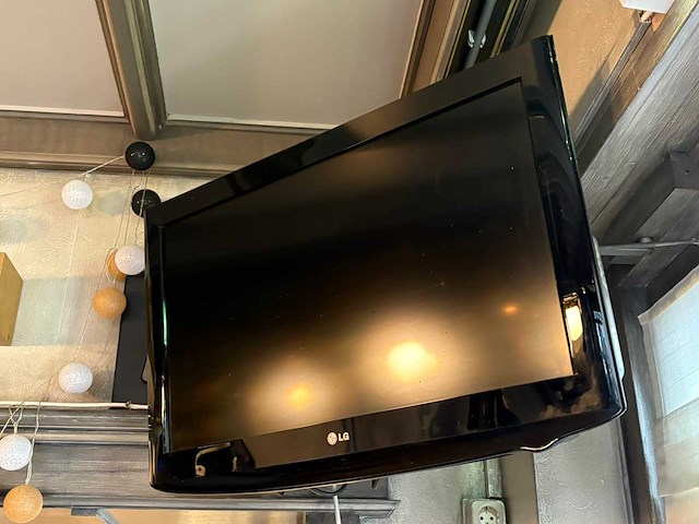 Lg - televisie - afbeelding 2 van  2
